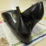 To contrast, you can see how the heel tip is not that worn, and the sides of the shoe look fine