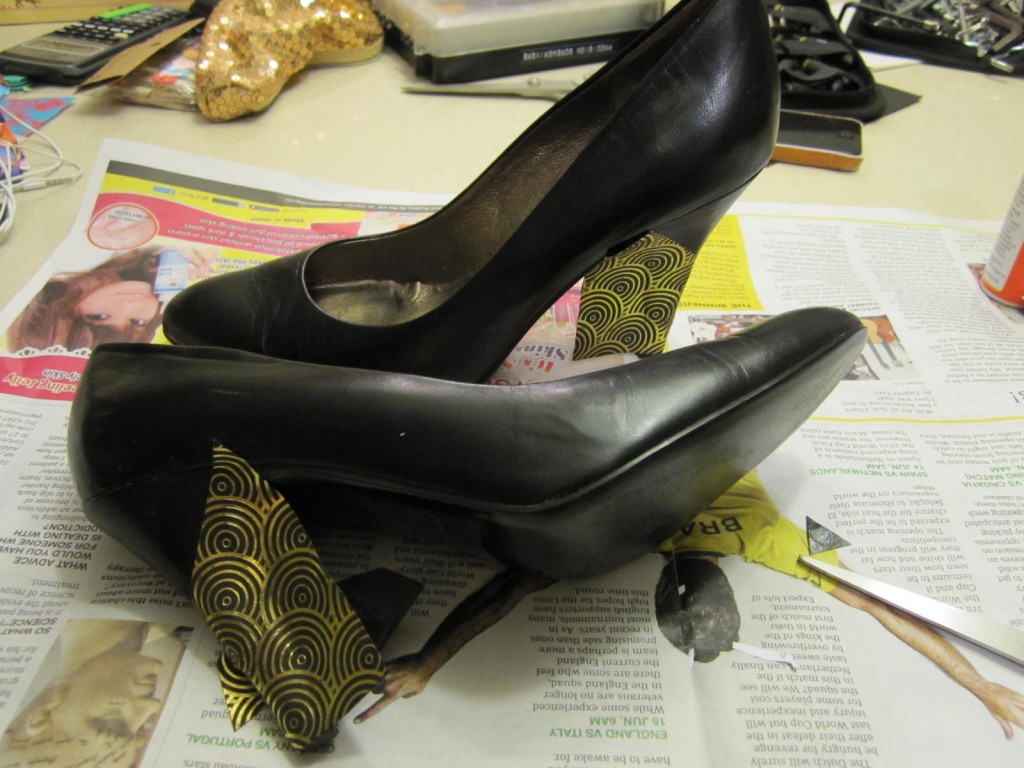 I wrapped the heels and marked the paper by bending it..